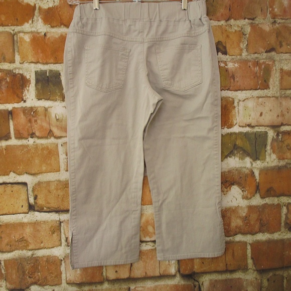 Take Nine Maternity capri's sz Med - Picture 3 of 8